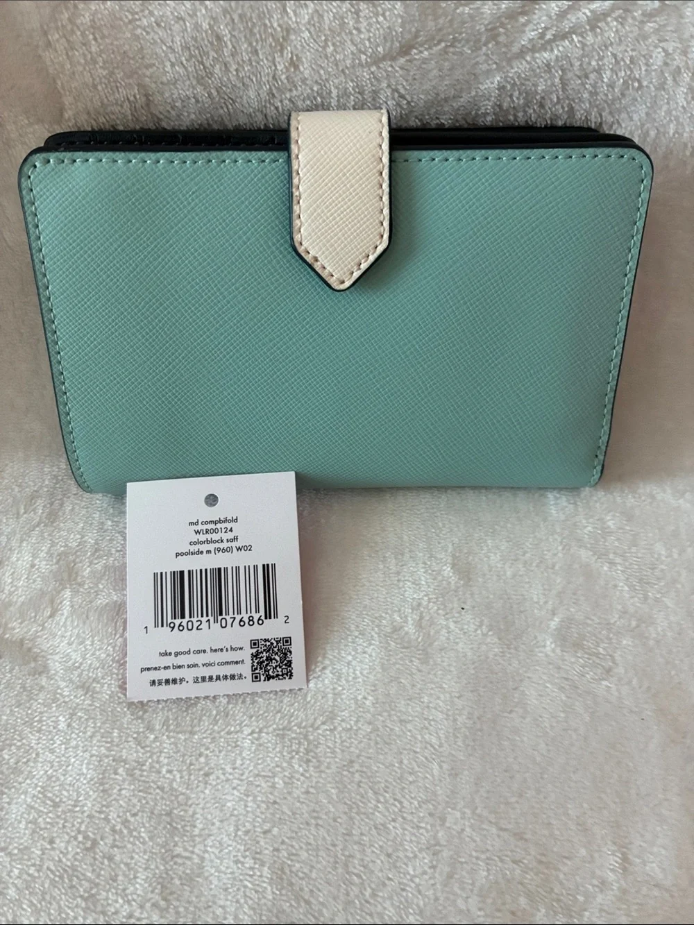 kate spade Cream and Mint Saffiano Zip Wallet. minor callout on corner. NWT